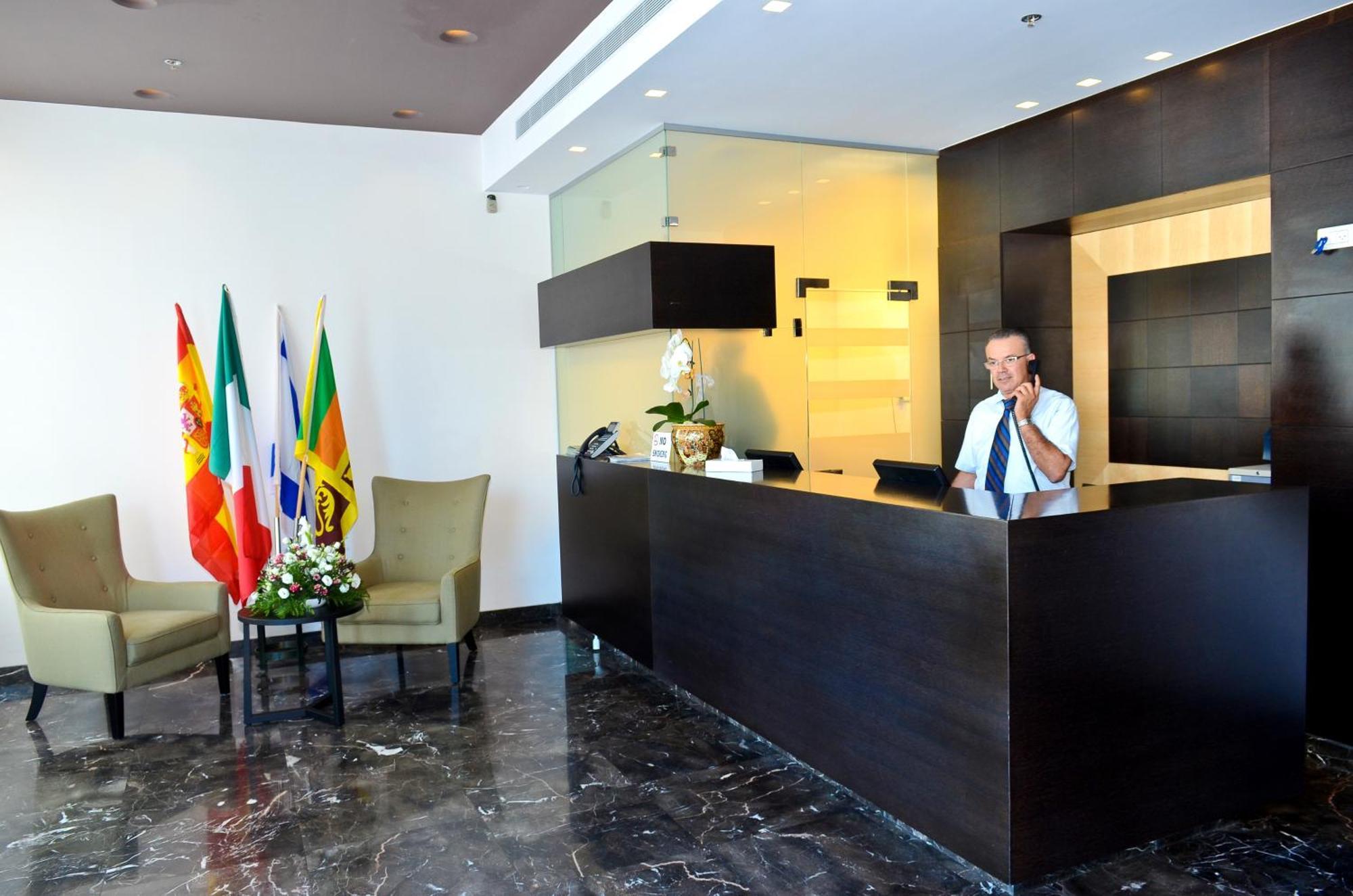 Golden Crown Old City Hotel Назарет Екстериор снимка