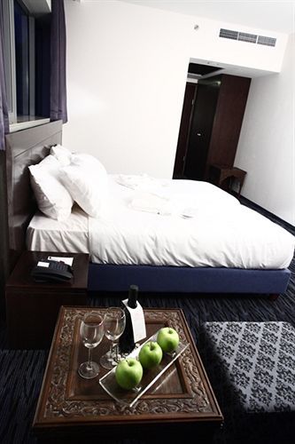 Golden Crown Old City Hotel Назарет Екстериор снимка